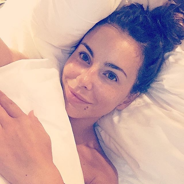 Ани Лорак поделилась фото без макияжа