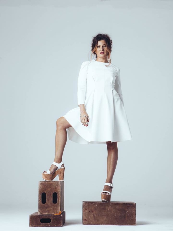 Жанна Бадоева примерила нежный образ в свежей фотосессии