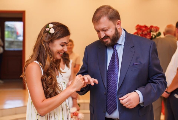 Экс-супруг певицы Галлины женился на адвокате