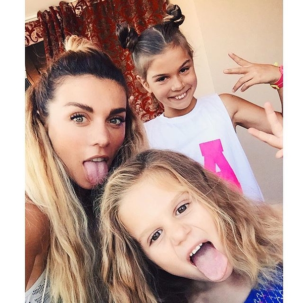 Седокова поделилась семейным фото