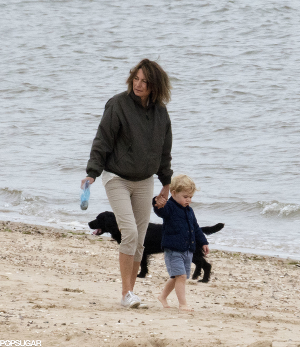 Принц Джордж с бабушкой Кэрол прогулялись на пляже