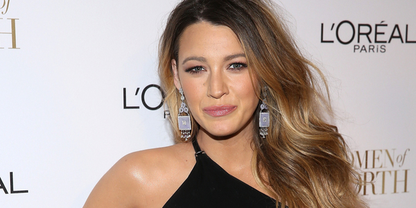 Актриса Блейк Лавли "искупалась" в томатном пюре