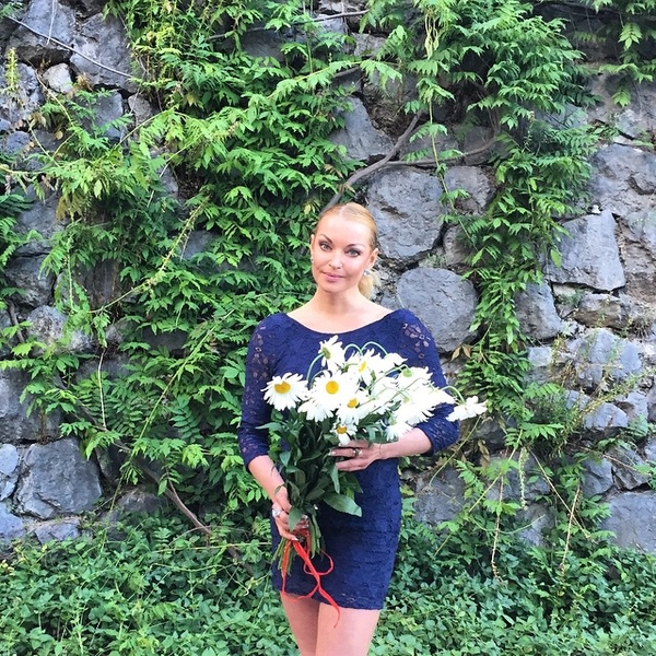 Анастасия Волочкова показала последствия укуса черепахи