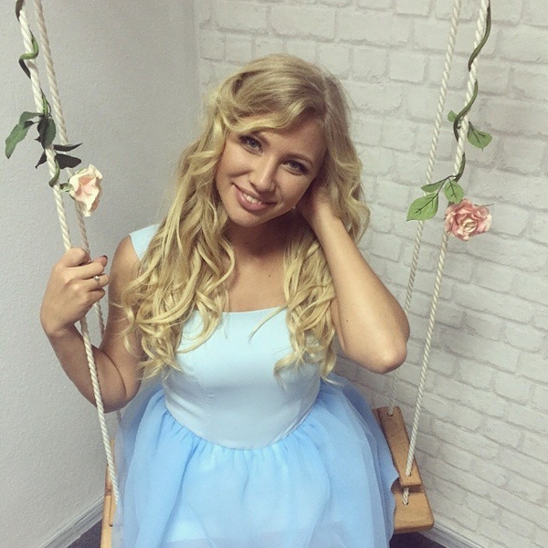 Победительница шоу Холостяк 5 Марина Кищук примерила свадебное платье