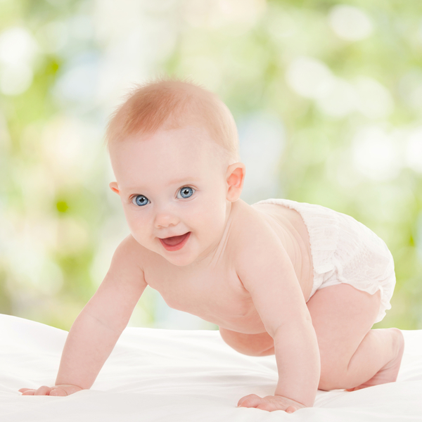 Когда 10-месячный малыш впервые увидел сестру-близняшку своей мамы