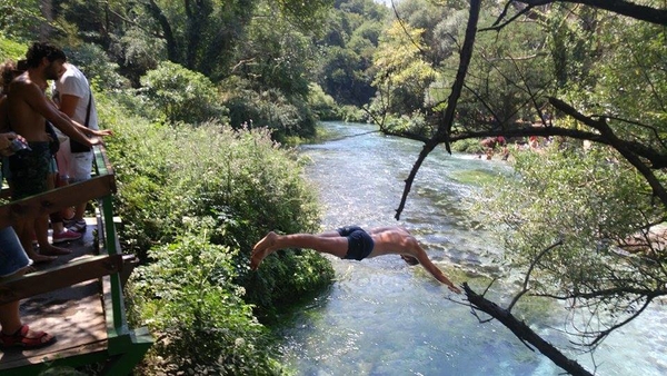 Соломия Витвицкая с мужем искупались в холодном источнике