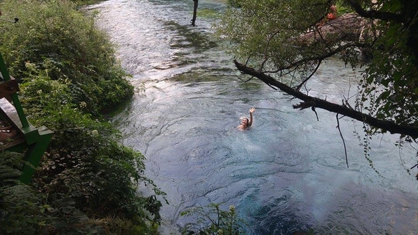 Соломия Витвицкая с мужем искупались в холодном источнике