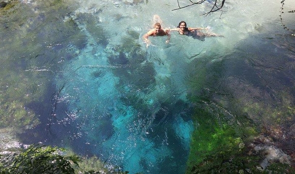 Соломия Витвицкая с мужем искупались в холодном источнике