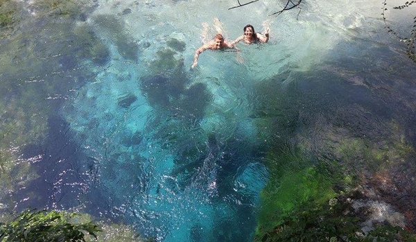 Соломия Витвицкая с мужем искупались в холодном источнике