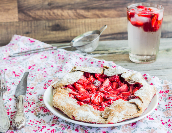 Как приготовить галету из цельнозерновой муки с клубникой