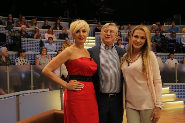 Ведущий Касается каждого отметил день рождения на съемочной площадке