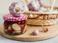 Маринованный чеснок на зиму: Рецепт хрустящей заготовки