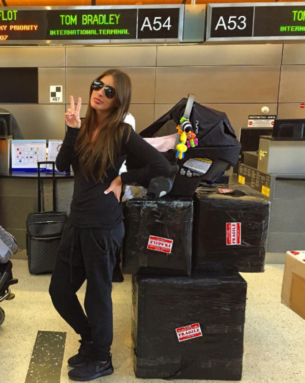 Кети Топурия вернулась в Москву с двухмесячной дочкой