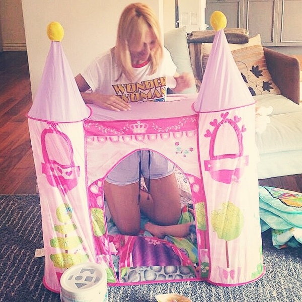 Звезда Великолепного века Мерьем Узерли показала повзрослевшую дочь