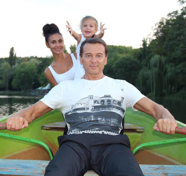 Тимофей Нагорный похвастался подкаченным телом в плавках