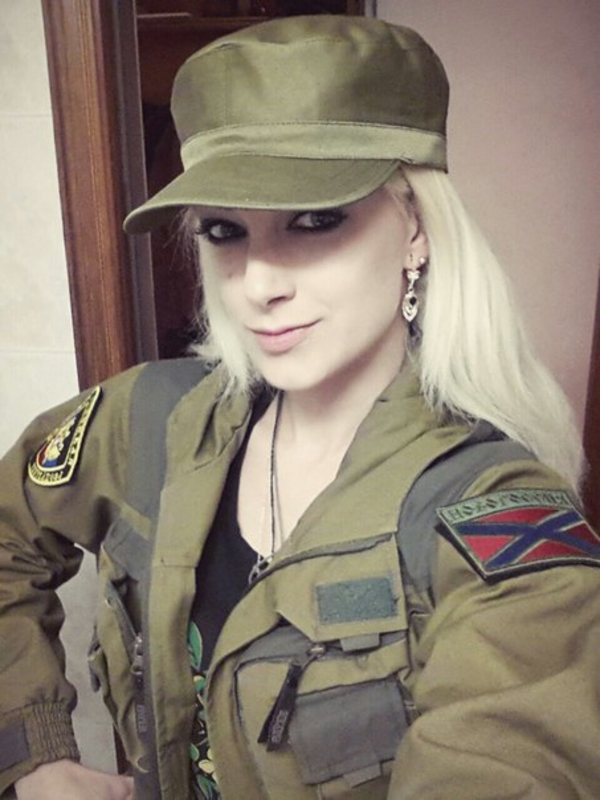 Экс-участница Дома 2 вступила в ополчение и пригласила Собчак на Донбасс