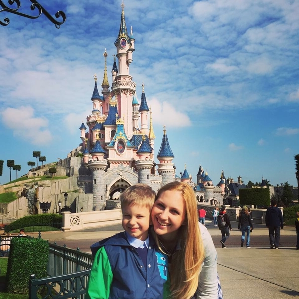 Ведущая шоу Давай поговорим о сексе готовит сына в первый класс