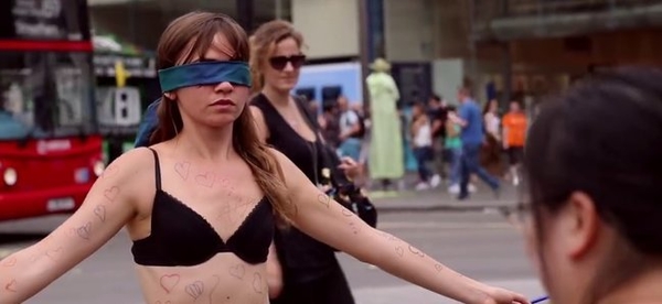 Австралийка разделась в поддержку людей, стесняющихся своего тела