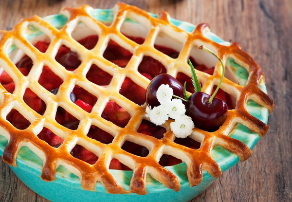 Выпечка с вишней: ТОП-5 рецептов