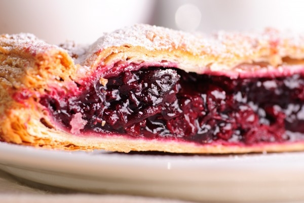 Выпечка с вишней: ТОП-5 рецептов