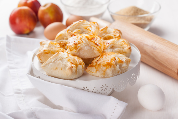 Как приготовить слойки с яблоками