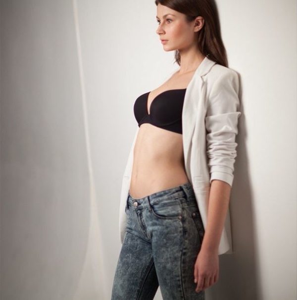 Участница шоу Супермодель по-украински обнажилась в фотосессии