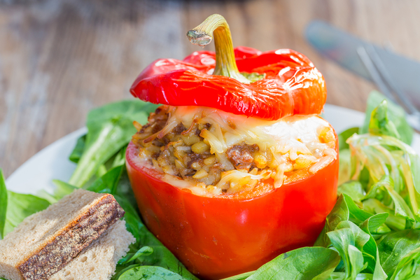 Как приготовить фаршированный перец с мясом и рисом