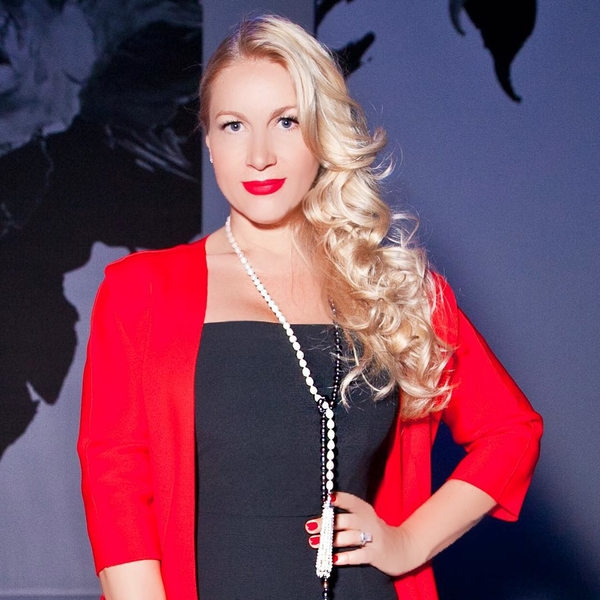 Экс-супруга Немцова пожертвовала бюстгальтер на благотворительность