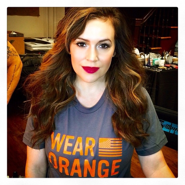 Алиса Милано показала, как кормила ребенка грудью