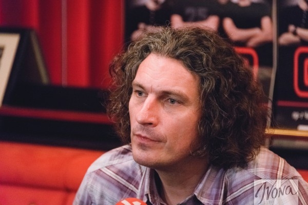 Поклонник Кузьмы Скрябина обратился к Петру Порошенко