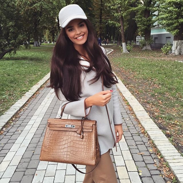 Утеплились: Украинские и российские звезды в нарядах для осени