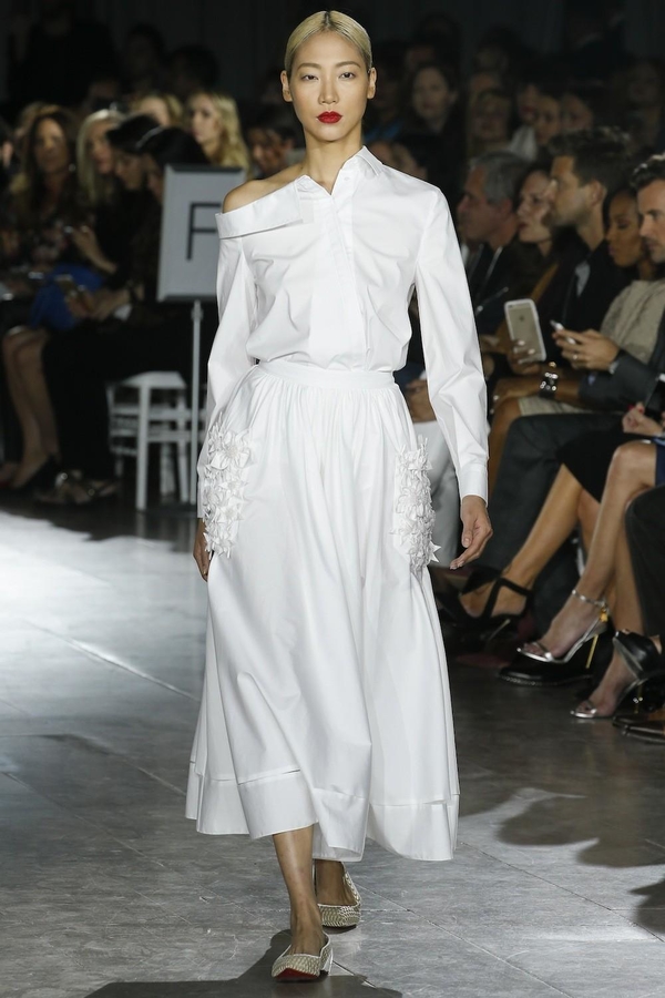 Легкость и простота:  Zac Posen представил новую коллекцию