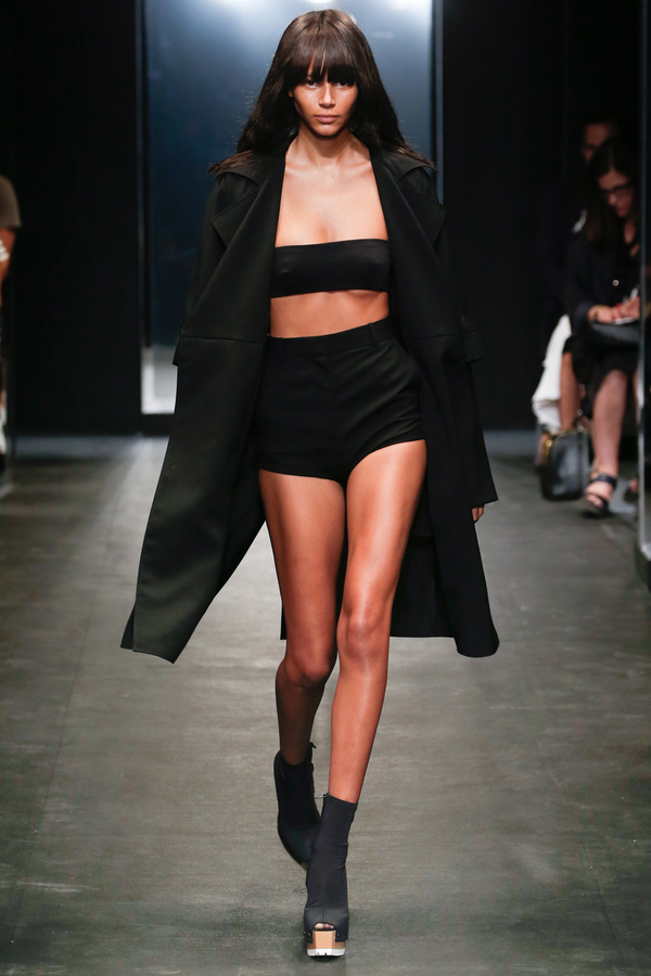 Vera Wang представила лаконичную коллекция в мужском стиле