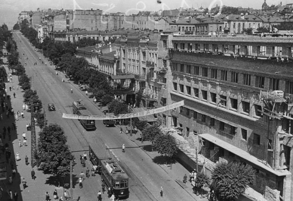 ЦУМ 2016: Киевские шоперы в ожидании открытия главного универмага столицы