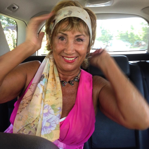 Лариса Копенкина заинтриговала снимком у ЗАГСА