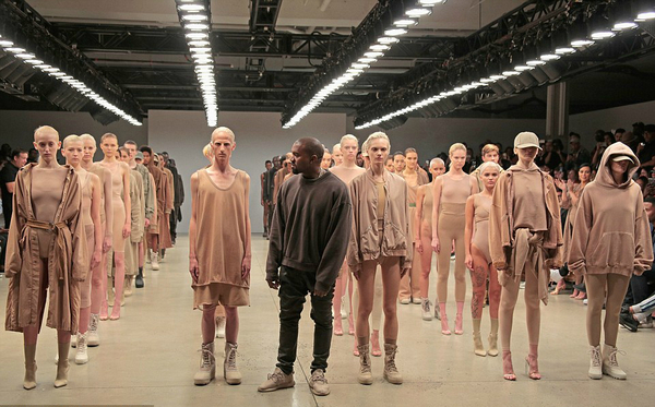 Муж Ким Кардашян представил новую коллекцию одежды