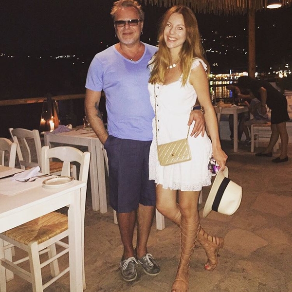 Подольская и Пресняков прервали отдых из-за сына