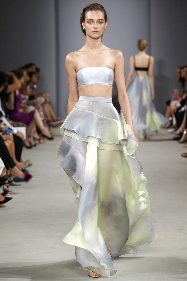 Графичные принты и оборки: Новая коллекция J. Mendel