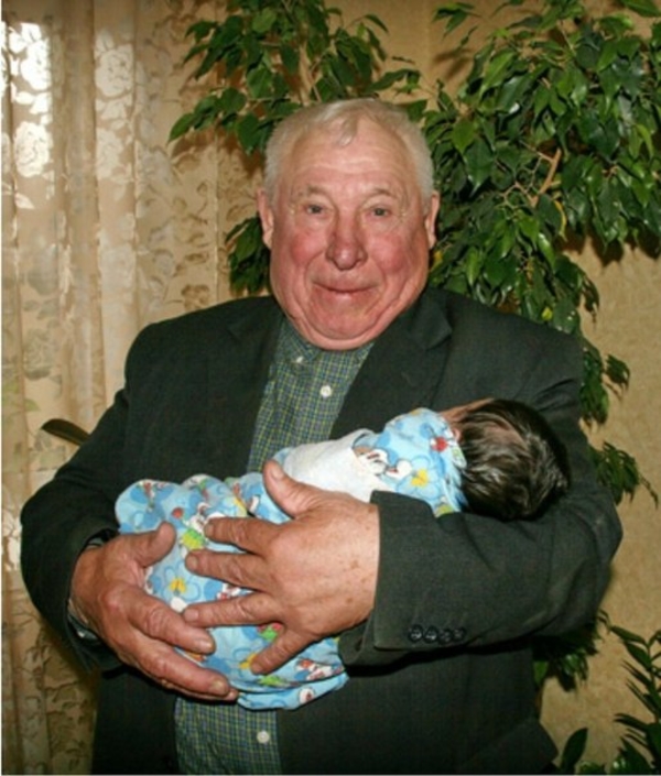 Самый богатый дедушка в мире: 117 внуков и 33 правнука