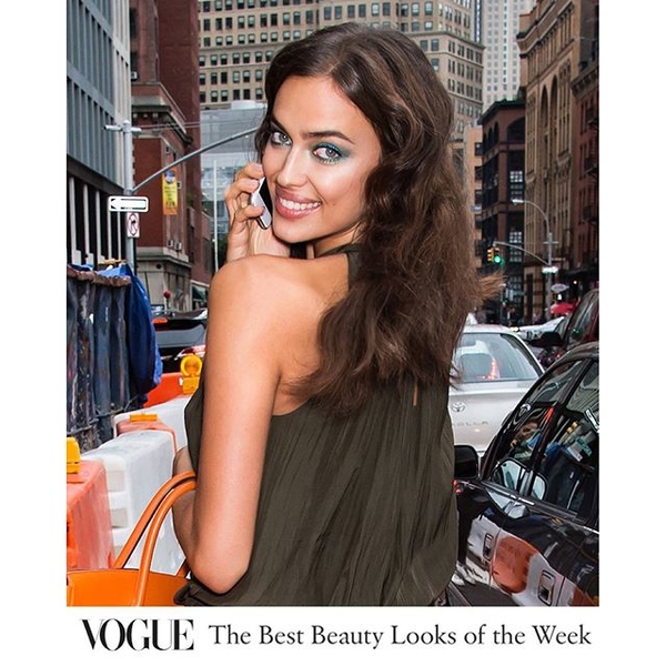 Ирина Шейк опубликовала фото в неглиже