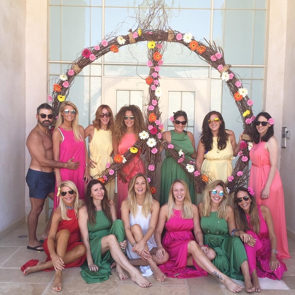 В стиле хиппи: Бар Рафаэли устроила необычный девичник