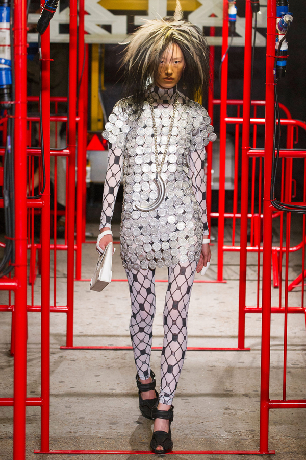 Неделя моды в Лондоне: Самые эпатажные наряды с подиума