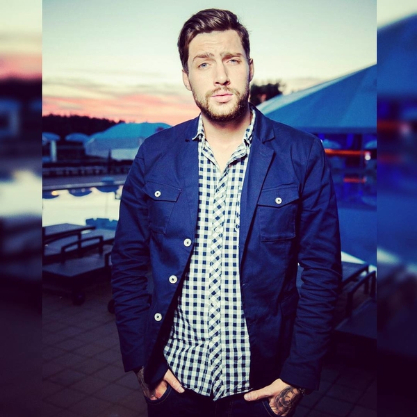 Экс-участник Х-фактор Олег Кензов женился во второй раз