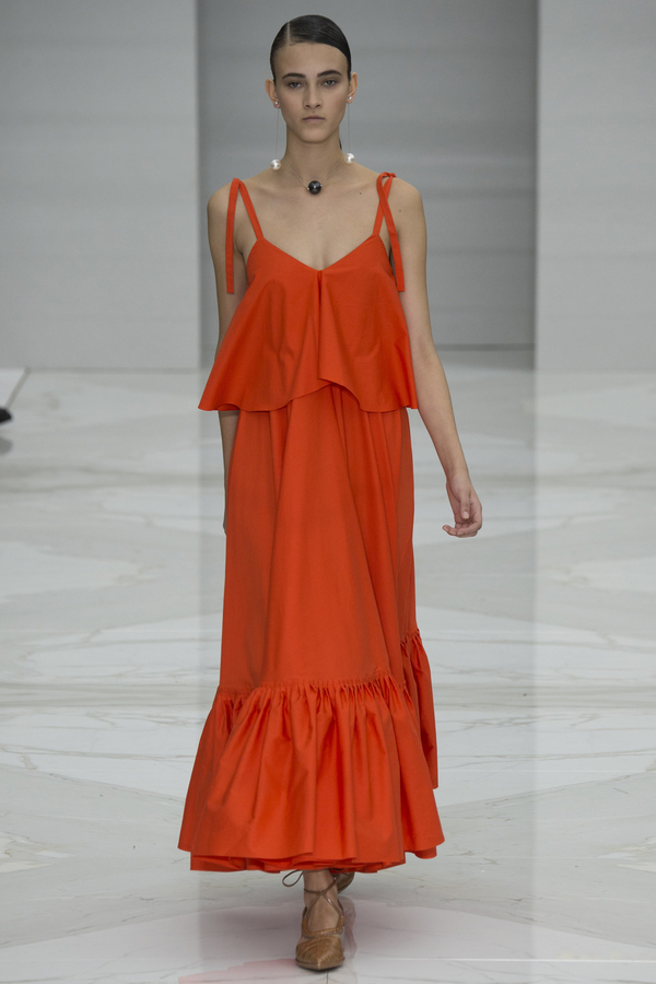 Воланы и кожа: Salvatore Ferragamo представил весеннюю коллекцию