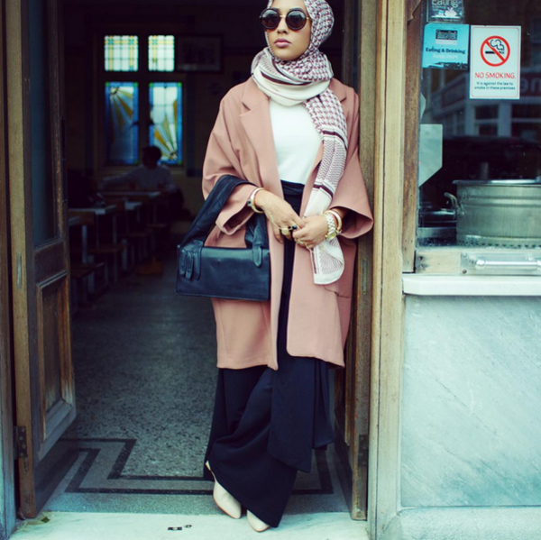 Девушка в хиджабе впервые украсила рекламную кампанию H&M