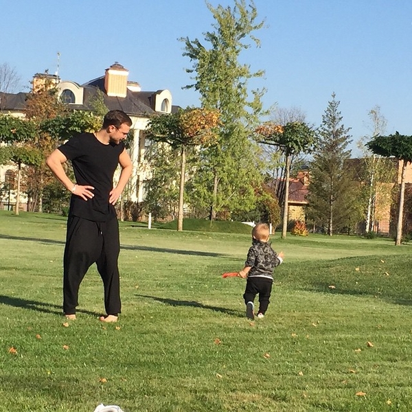 Звездный папа недели: Алексей Чадов