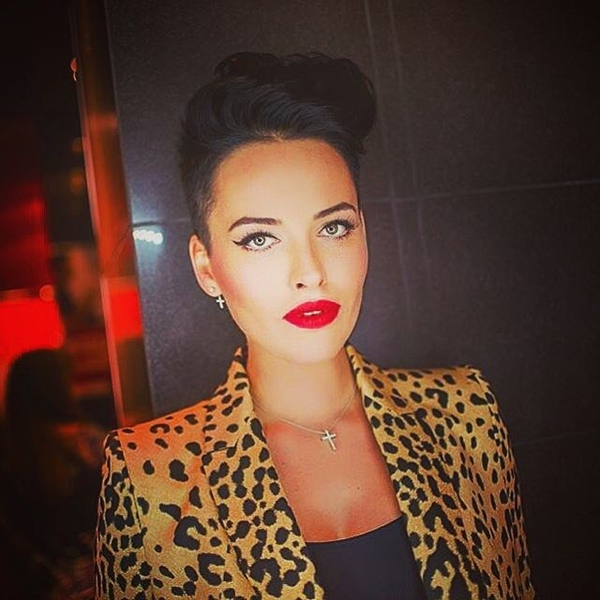 Даша Астафьева сделала укол коллеге по группе