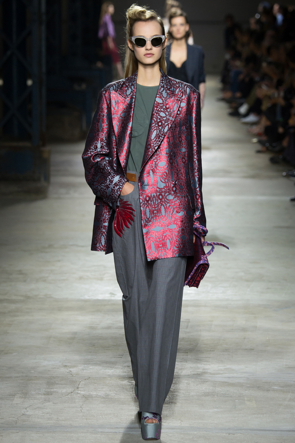 Калейдоскоп красок и текстур: Dries Van Noten представил новую коллекцию