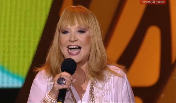 Новая волна 2015: Пугачева похвасталась на открытии стройными ножками