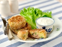 Картопляники с рыбой и сыром